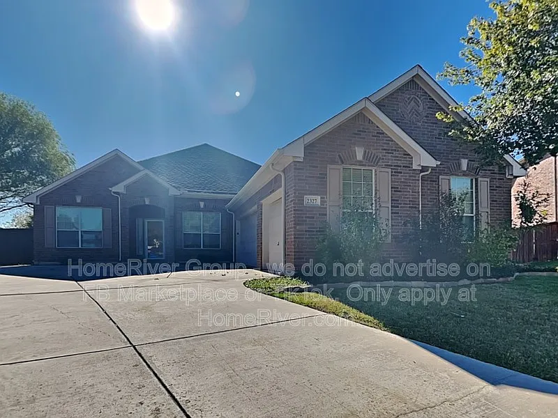 4 bed, 2.0 bath, 2581 sqft, $2,650 — Photo 1