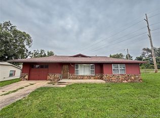 1102 W 1st St, Tahlequah, OK 74464