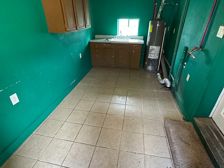 1016 Harney Ave — Photo 12