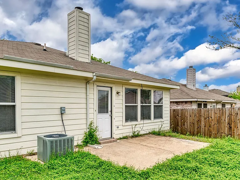 1514 Cover Dr — Photo 24