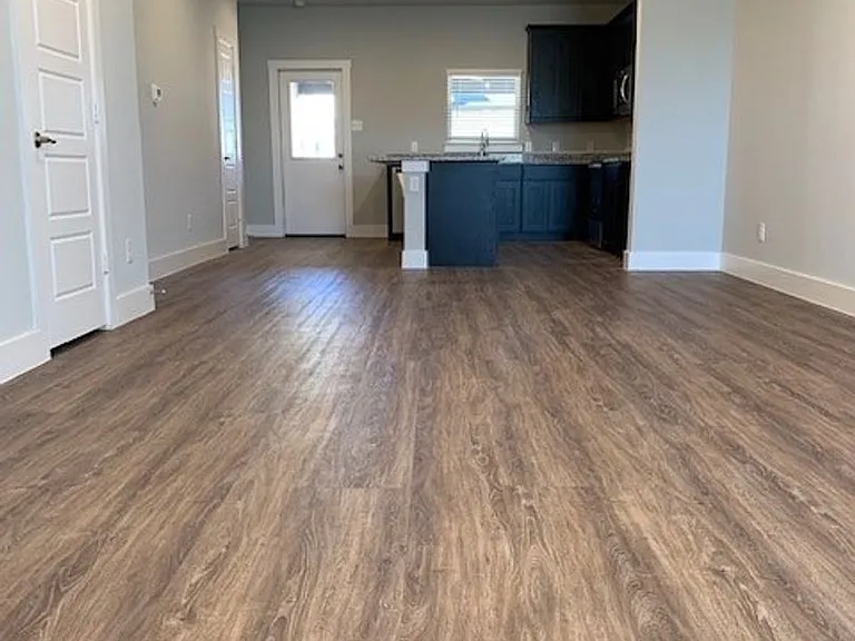 375 Hampton Pl — Photo 2