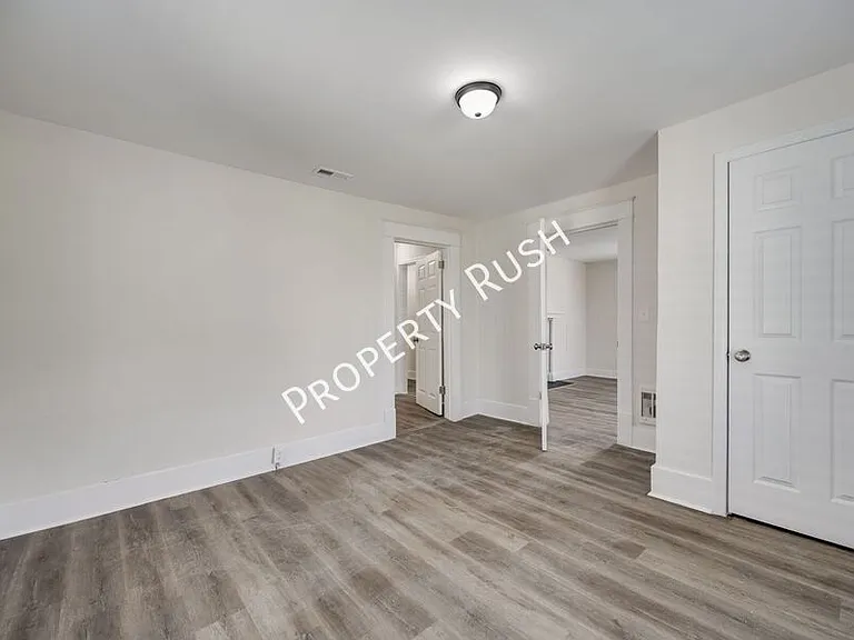 3818 Chandler Ave — Photo 10