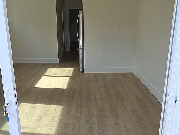 5th image of 675 Robinson Rd Unit B