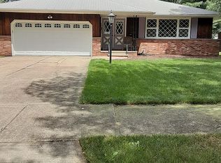 6867 Anthony Ln, Parma Heights, OH 44130