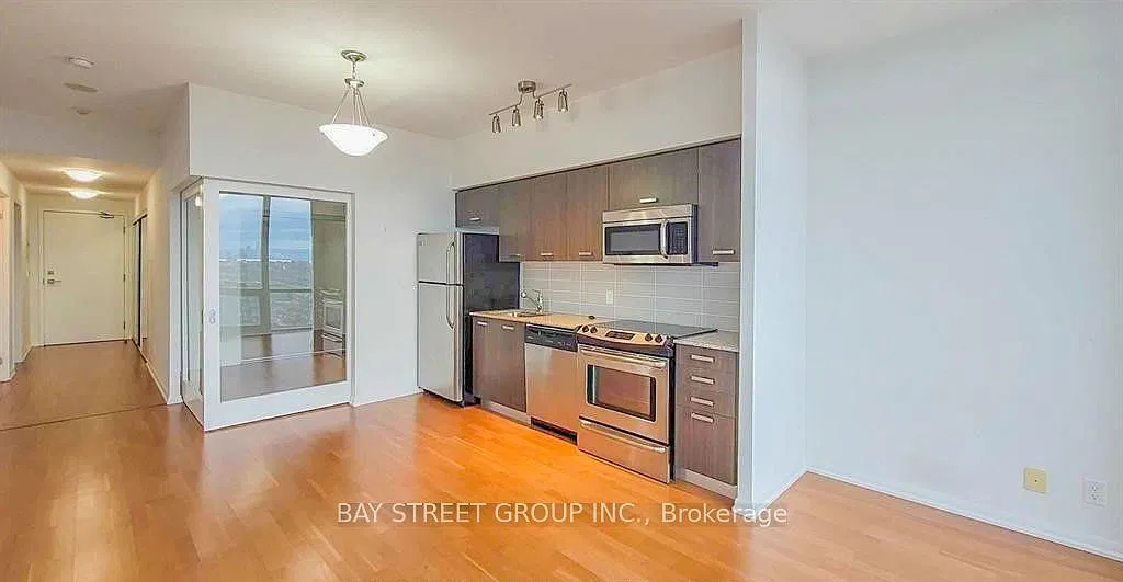 3 bed, $1,600 — Photo 4