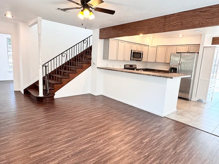921 Bradleys Bnd — Photo 3