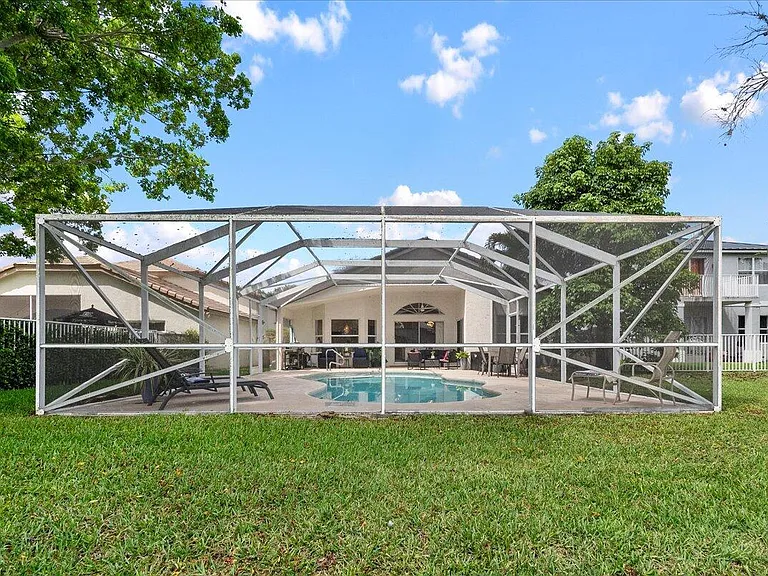 15151 Banbury Way — Photo 30