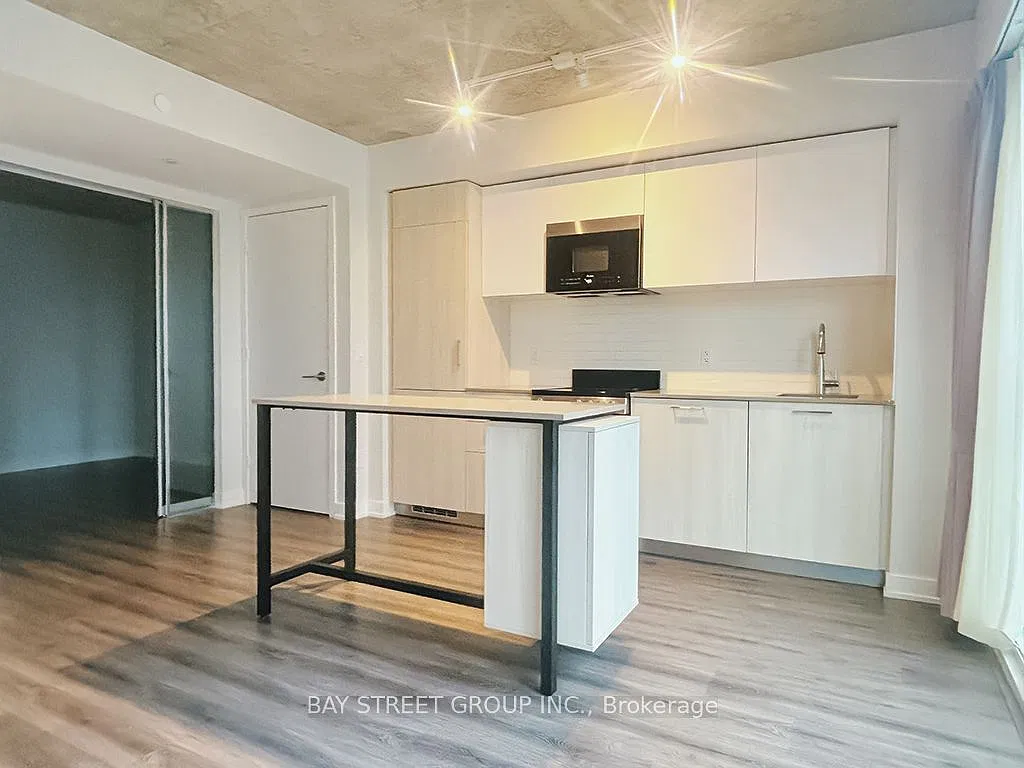65 Mutual St — Photo 3
