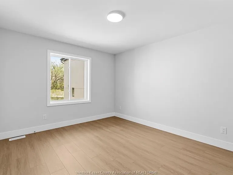 2142 Daytona Ave — Photo 16