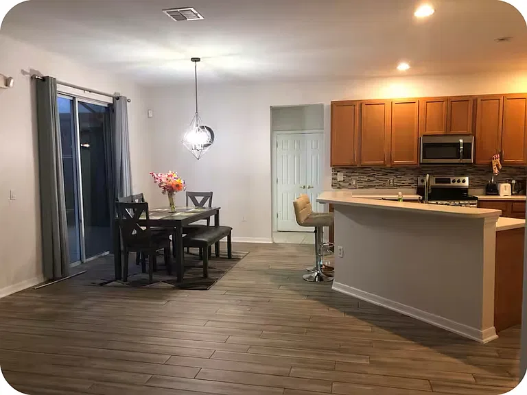 1067 Berkeley Dr — Photo 9