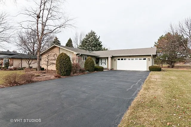 388 Cardinal Dr photo 1
