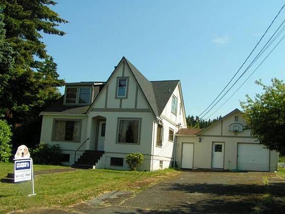 1st image of 602 E Lauridsen Blvd