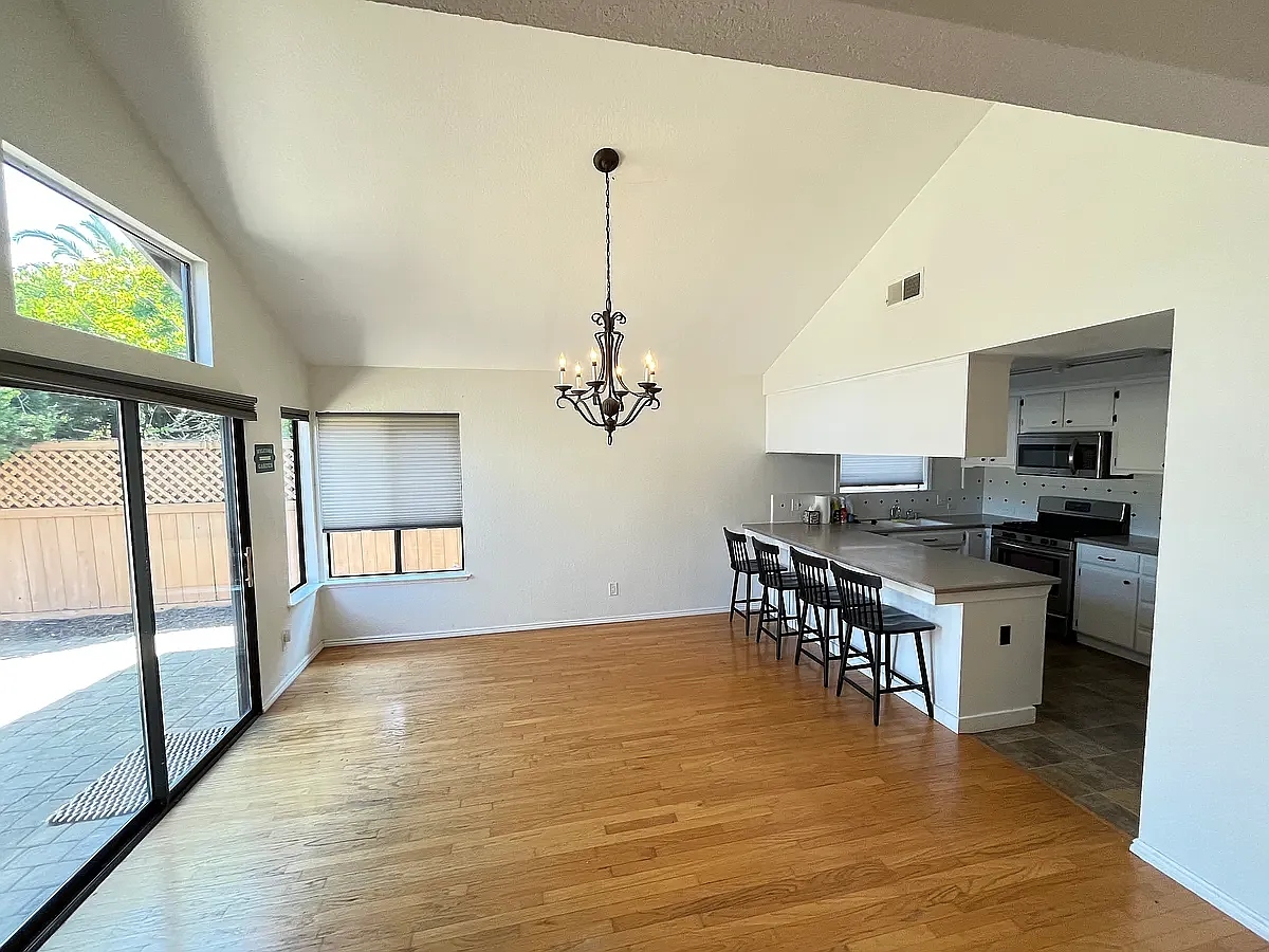 3 bed, 1708 sqft, $3,800 — Photo 2