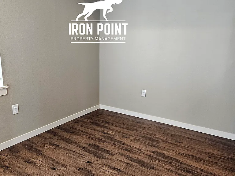 885 E Travel Ln — Photo 9