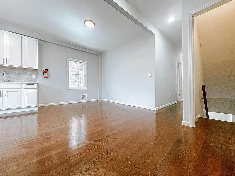 285 Grant Ave #1 — Photo 5