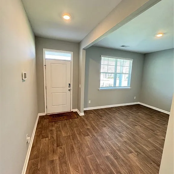 147 Troupe Dr — Photo 2