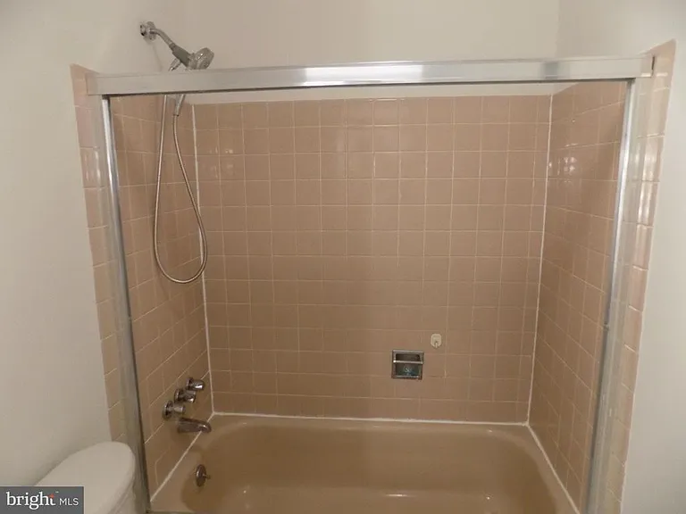 702 Towne Center Dr — Photo 39
