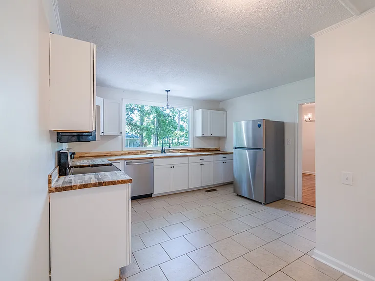 706 E Pinetree Blvd — Photo 53