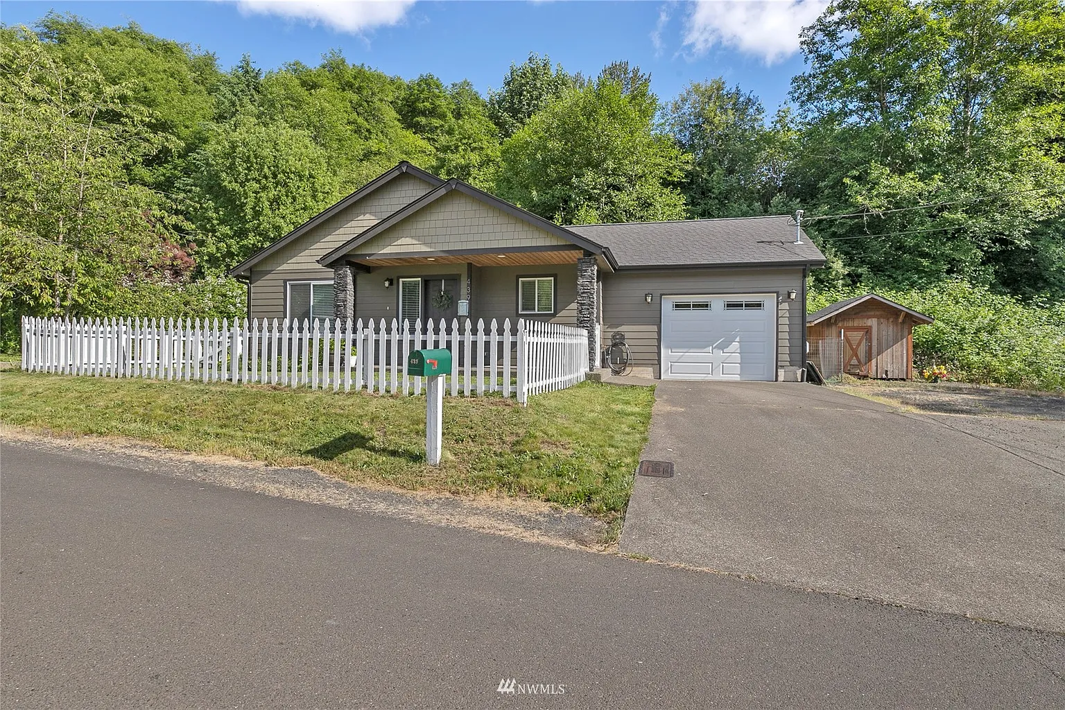 439 E Mommsen Street photo 1
