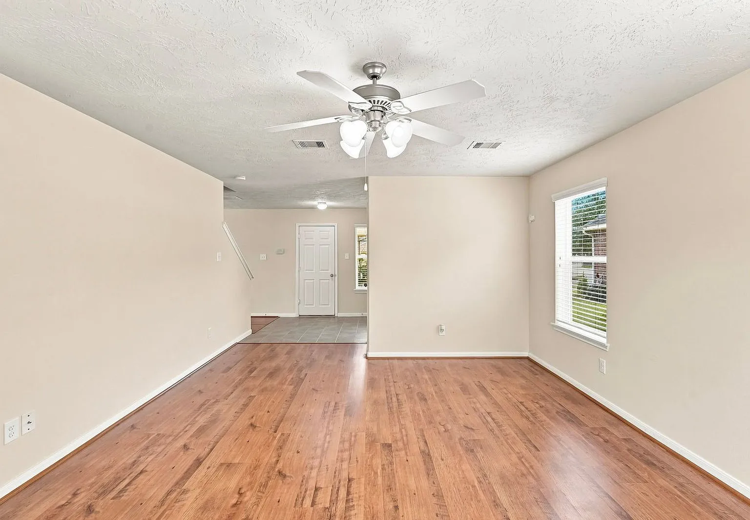 3 bed, 2.5 bath, 1710 sqft, $2,250 — Photo 3