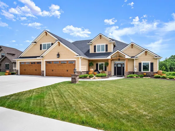 2012 Fairway Dr, Auburn, IN 46706