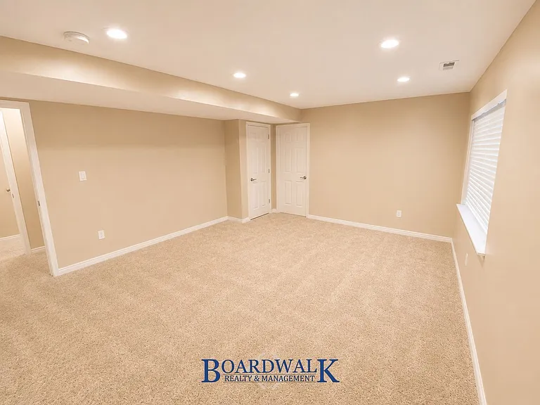 12542 S 300 E #STUDIO — Photo 5