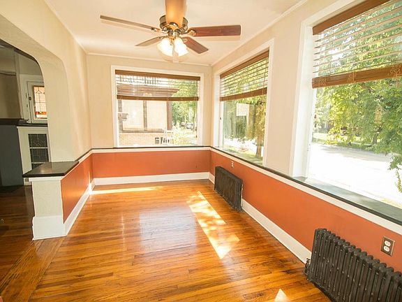 3rd image of 527 Richmond Ave #1