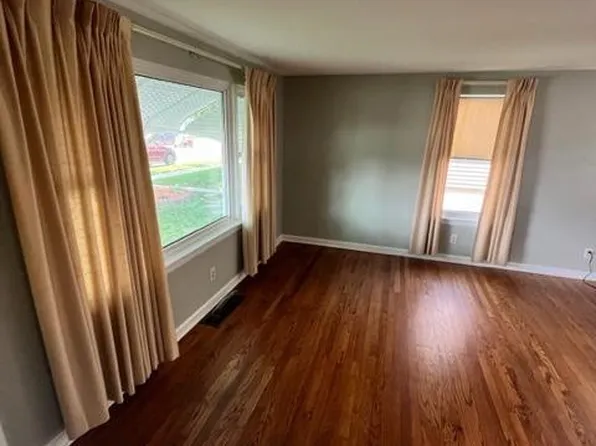 941 Water St, Hobart, IN 46342