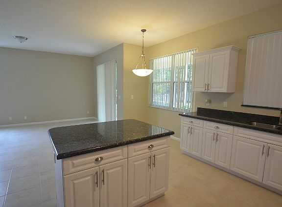 4th image of 12268 Glenmore Dr