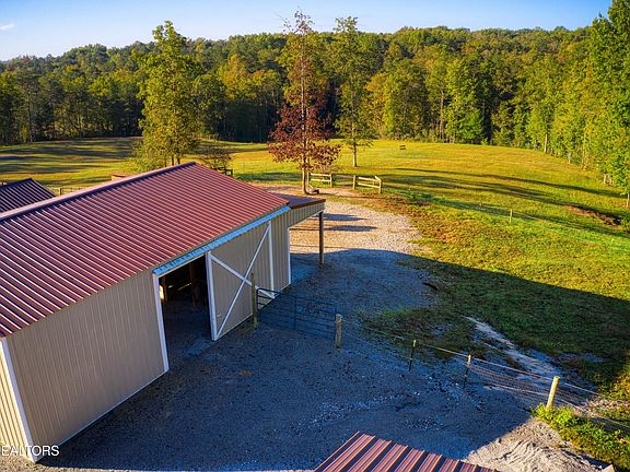 3rd image of 642 Buck Ridge Rd