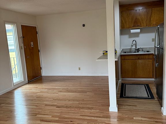 4th image of 2127 McGee Ave APT G