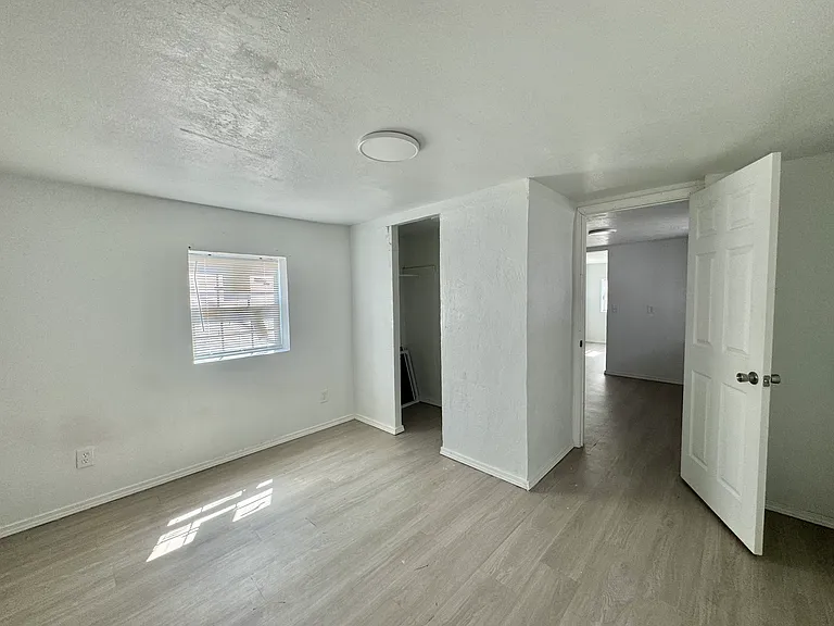 529 SE 15th St — Photo 14
