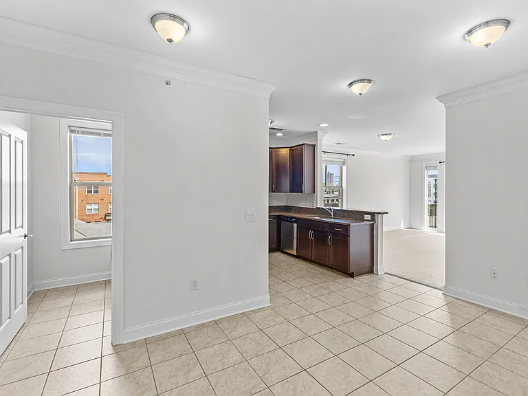 936 Perry St #304 — Photo 3