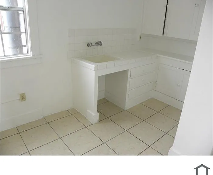 434 S Rampart Blvd — Photo 2
