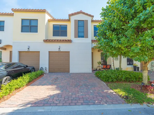 125 NW 209th Trail, Pembroke Pines, FL 33029