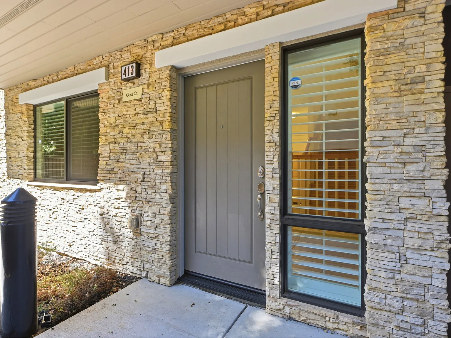 4 bed, 2120 sqft, $8,000 — Photo 2