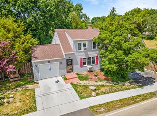 614 Algonquin Rd, Fox River Grove, IL 60021