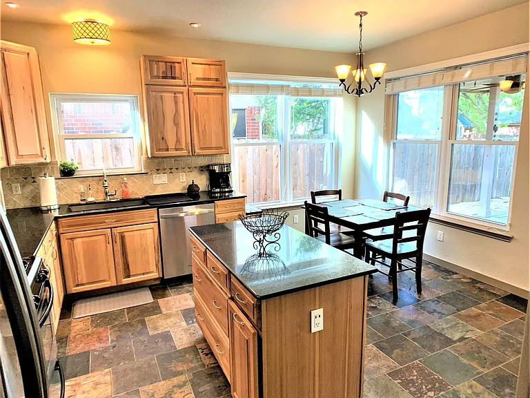 7712 Earp Way — Photo 4