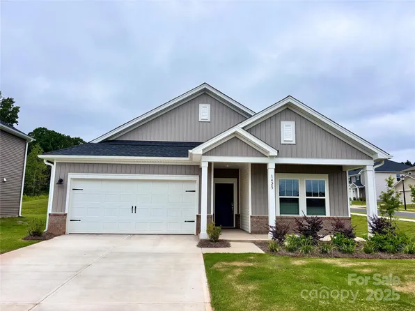 1425 Windy Park Dr, Stanley, NC 28164