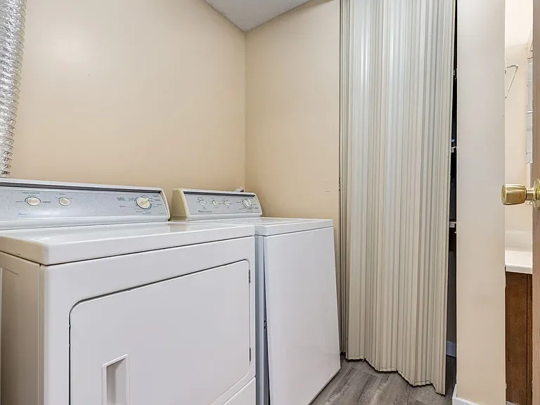 550 Rundlehorn Cir NE — Photo 40
