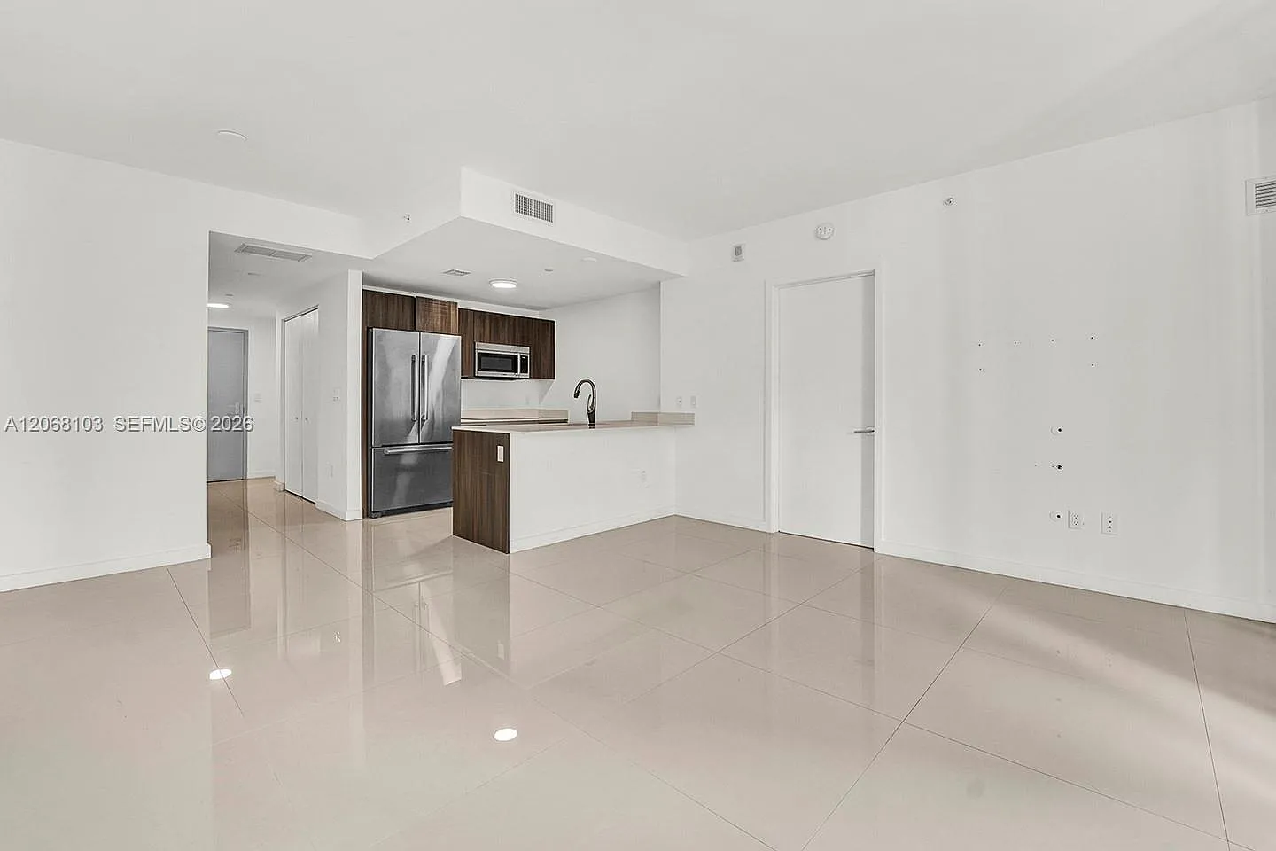 1 bed, 1.5 bath, 743 sqft, $3,700 — Photo 3