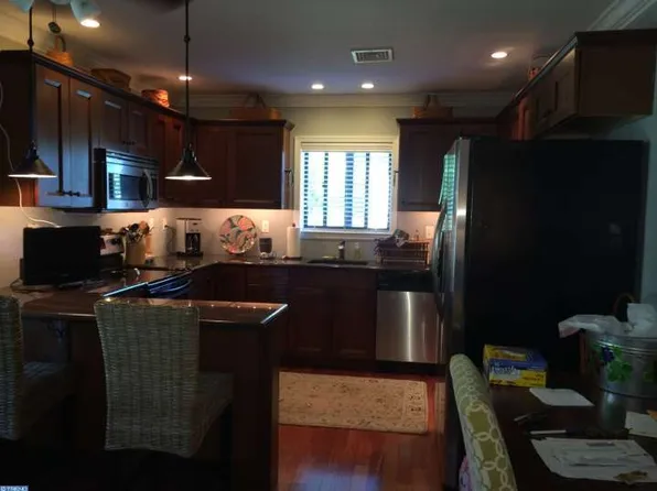 411 W Conestoga Rd APT 14, Devon, PA 19333