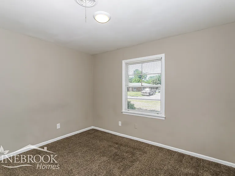 1920 Preston Dr — Photo 12