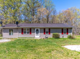 121 White Pine Rd, Beattyville, KY 41311