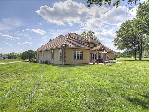 3rd image of 109 Crestwood Est