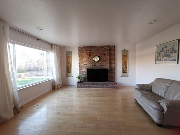 4th image of 6692 Charter Oak Pl