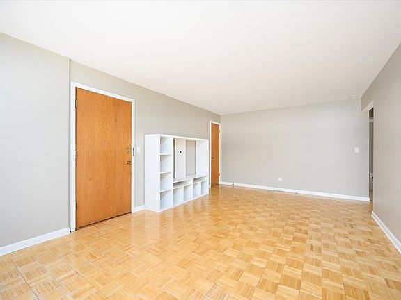 5th image of 833 N Harlem Ave APT 2S