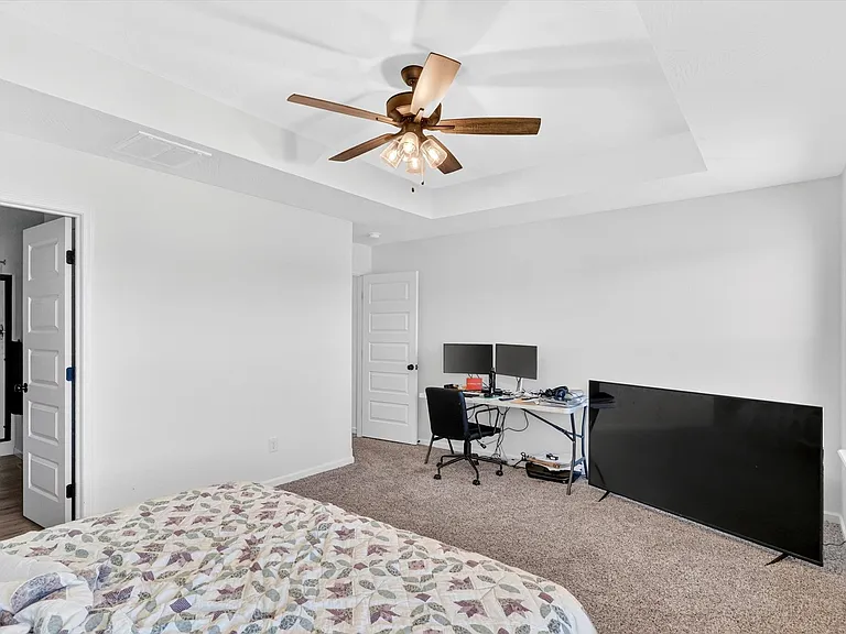 556 Spring Meadow Dr — Photo 17