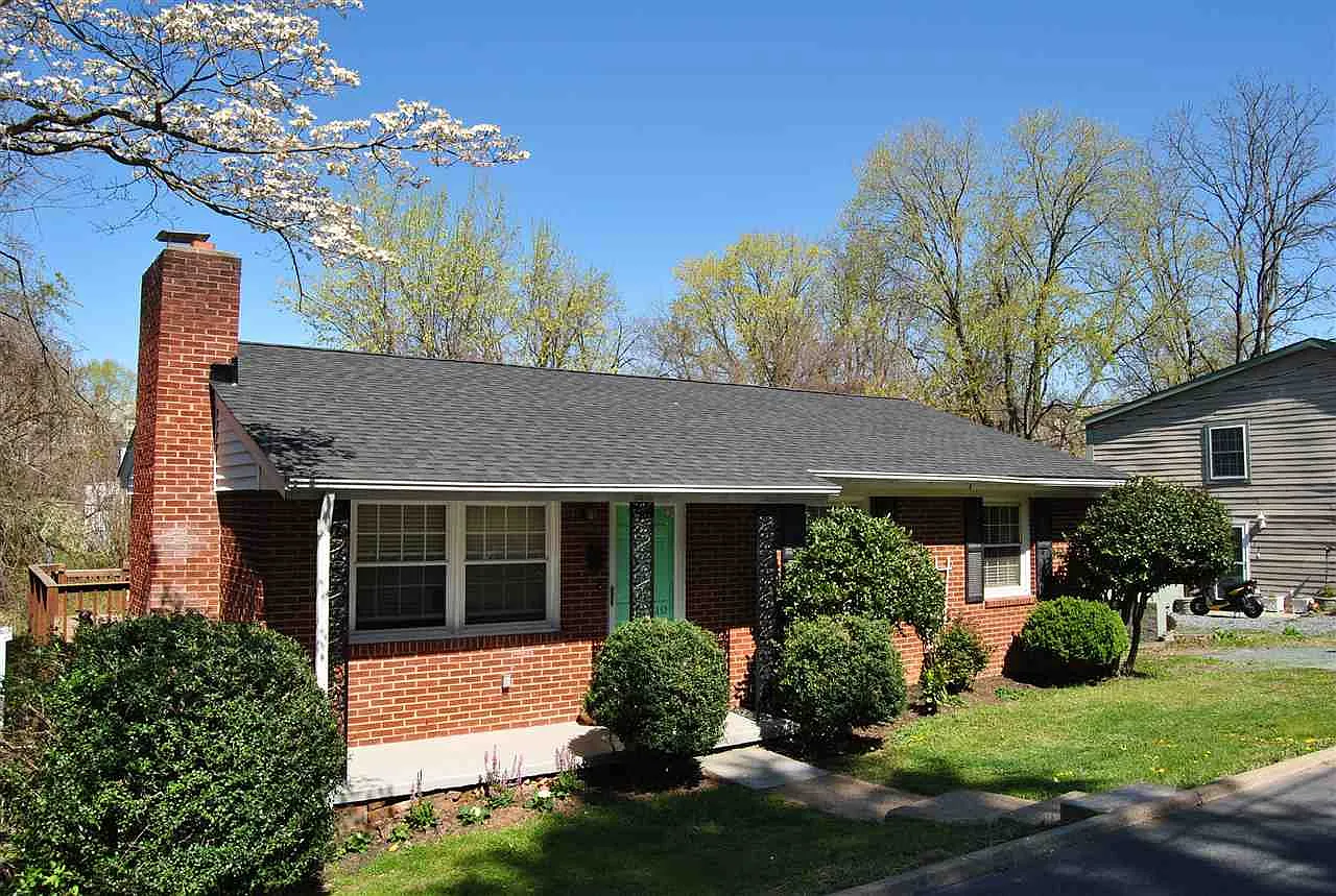 319 6 1/2 St SW photo 1