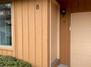 8 Spring Hl, Fairport, NY 14450